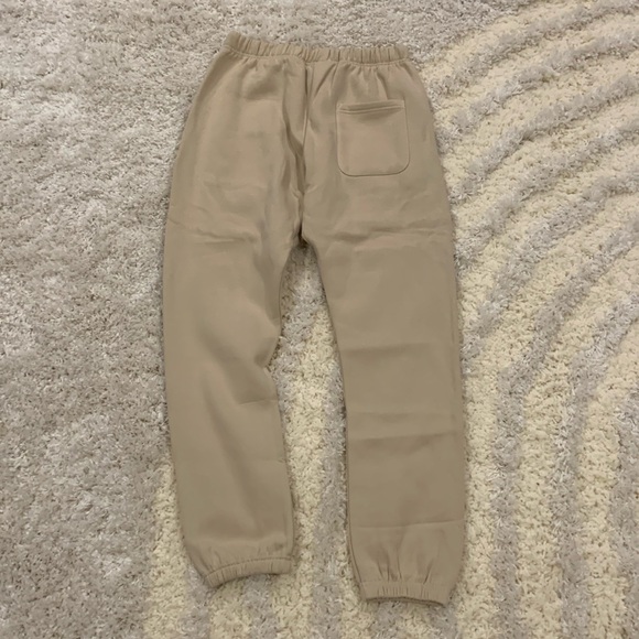 Essentials Fear of God Cream / Tan Sweatpants Men’s Size Small medium large - Picture 2 of 2